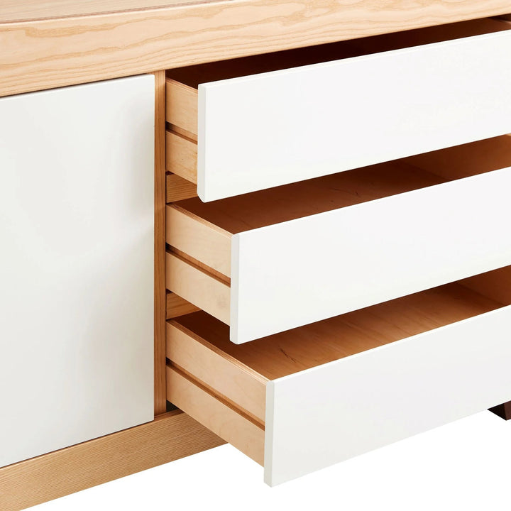 Hera Dresser