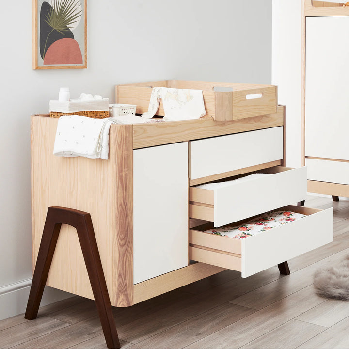 Hera Dresser