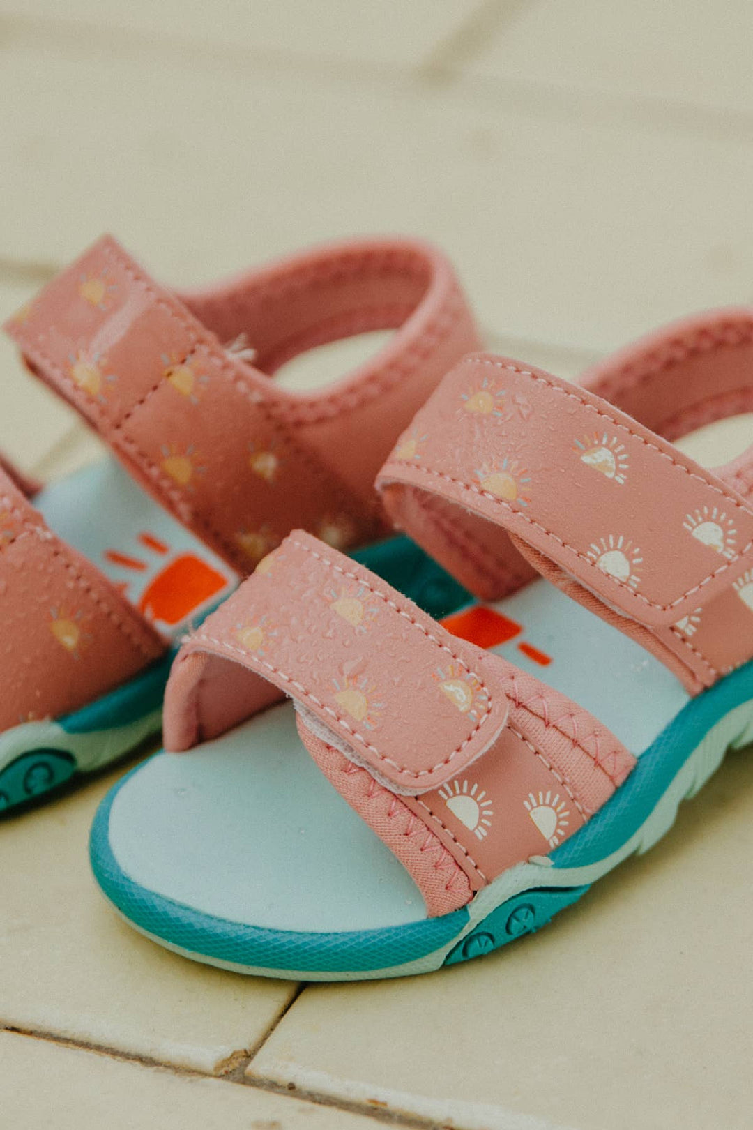 Grass & Air Kids Rose Colour-Changing Sandals